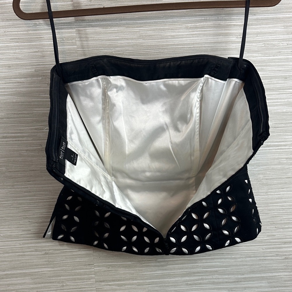 White House Black Market size 4 Black & white cutout Eyelet corset top - Picture 5 of 7